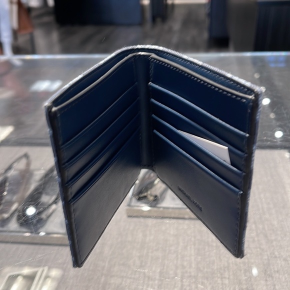 Michael Kors Men’s Women’s Cooper Logo Fabric Billfold Wallet Navy Multi NWT - Picture 13 of 16